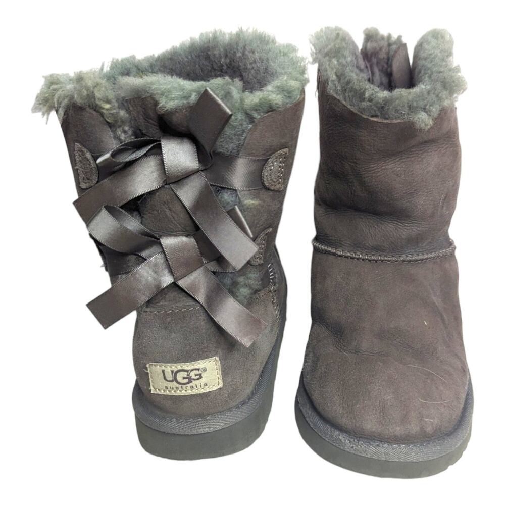 UGG Short Bailey II 2.0 Gray Womens Sz 5 with Bows Suede Boots Sheepskin Lined